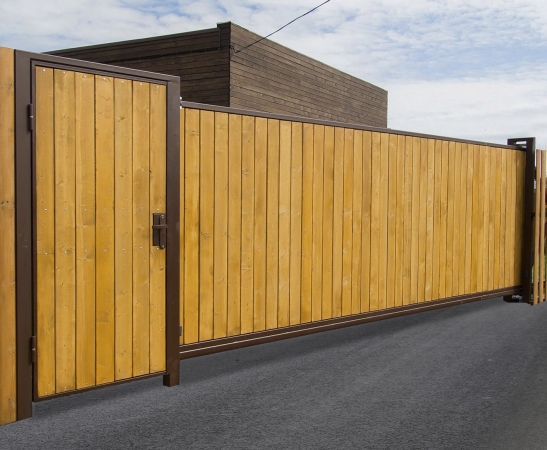 Деревянные ворота в Курганинске